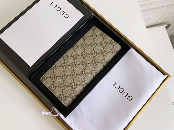 グッチ財布コピー背面デザイン